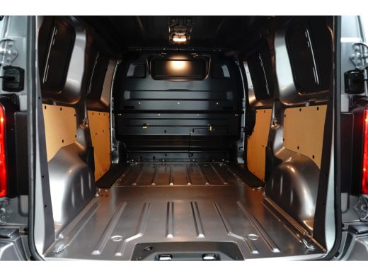 Opel Vivaro 2.0 CDTI L2H1 Innovation 2.0 CDTi 177PK Automaat Camera | Cruise Control | Navigatie | Apple Carp... ActivLease financial lease