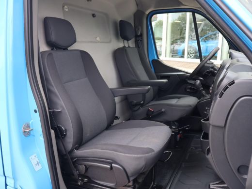 Renault Master T35 2.3 DCI 130 PK L2H2 + 2 SCHUIFDEUREN | 220V OMVORMER | WP INRICHTING | TREKHAAK 2500 KG ActivLease financial lease