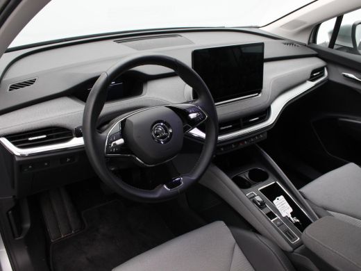 Skoda Enyaq iV 60 180 Pk | Stoelverwarming | Trekhaak | Navigatie | Cruise Control | CarPlay | Climatronic | Cam... ActivLease financial lease