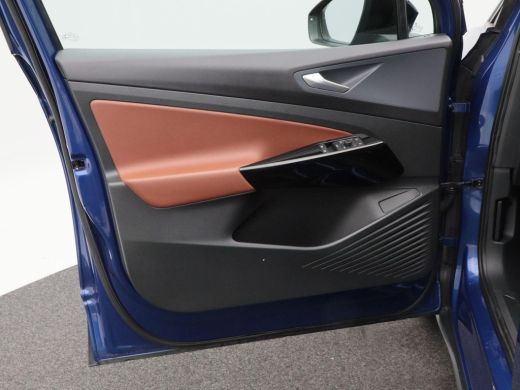 Volkswagen ID.4 First 77 kWh 204 Pk Automaat | Camera | Stoelverwarming | Half Leer | Adaptive Cruise | Climatron... ActivLease financial lease