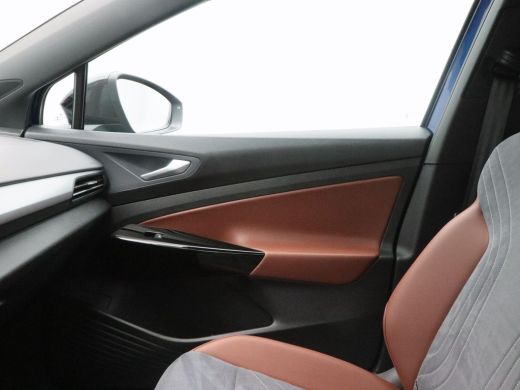 Volkswagen ID.4 First 77 kWh 204 Pk Automaat | Camera | Stoelverwarming | Half Leer | Adaptive Cruise | Climatron... ActivLease financial lease