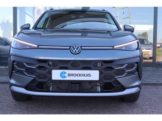 Volkswagen T-Roc Life First Edition 150PK | 'App-Connect' draadloze smartphone integratie | Achteruitrijcamera (Re... ActivLease financial lease