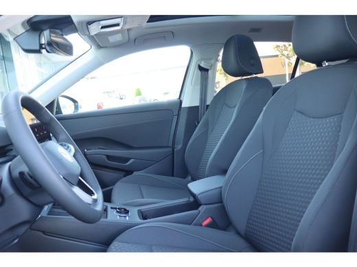 Volkswagen T-Roc Life First Edition 150PK | 'App-Connect' draadloze smartphone integratie | Achteruitrijcamera (Re... ActivLease financial lease