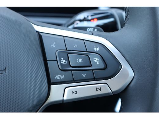Volkswagen T-Roc Life First Edition 150PK | 'App-Connect' draadloze smartphone integratie | Achteruitrijcamera (Re... ActivLease financial lease