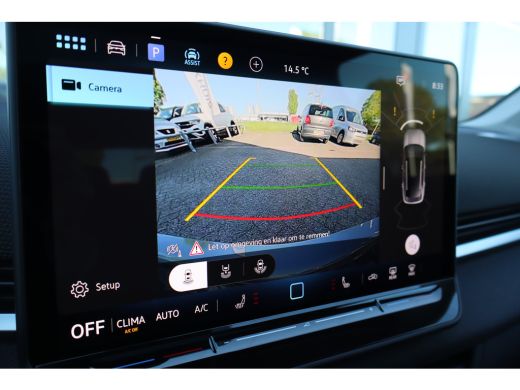 Volkswagen T-Roc Life First Edition 150PK | 'App-Connect' draadloze smartphone integratie | Achteruitrijcamera (Re... ActivLease financial lease
