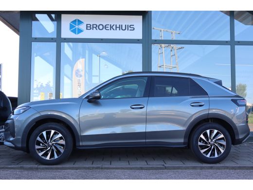 Volkswagen T-Roc Life First Edition 150PK | 'App-Connect' draadloze smartphone integratie | Achteruitrijcamera (Re... ActivLease financial lease