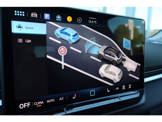 Volkswagen T-Roc Life First Edition 150PK | 'App-Connect' draadloze smartphone integratie | Achteruitrijcamera (Re... ActivLease financial lease