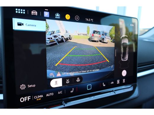 Volkswagen T-Roc Life First Edition 150PK | 'App-Connect' draadloze smartphone integratie | Achteruitrijcamera (Re... ActivLease financial lease