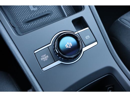 Volkswagen T-Roc Life First Edition 150PK | 'App-Connect' draadloze smartphone integratie | Achteruitrijcamera (Re... ActivLease financial lease