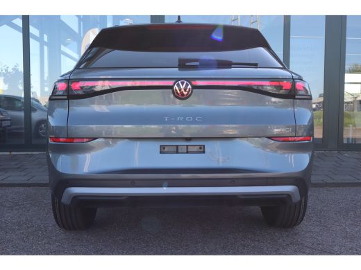 Volkswagen T-Roc Life First Edition 150PK | 'App-Connect' draadloze smartphone integratie | Achteruitrijcamera (Re... ActivLease financial lease