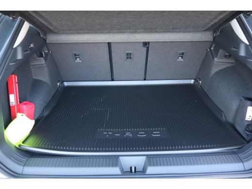 Volkswagen T-Roc Life First Edition 150PK | 'App-Connect' draadloze smartphone integratie | Achteruitrijcamera (Re... ActivLease financial lease