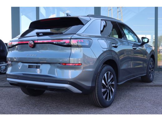 Volkswagen T-Roc Life First Edition 150PK | 'App-Connect' draadloze smartphone integratie | Achteruitrijcamera (Re... ActivLease financial lease