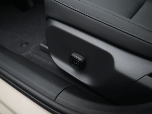 Volvo  EX30 Twin Performance Ultra 69 kWh | Panoramadak | Harman/Kardon | 360&deg; Camera | Stoelverwarming | Stu... ActivLease financial lease