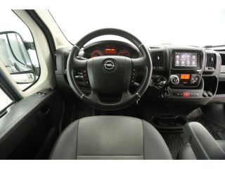 Opel Movano 2.2D 140PK L3H2 | Airco | Cruise | Carplay | Trekhaak | 3 Zits | Parkeersens | Imperiaal