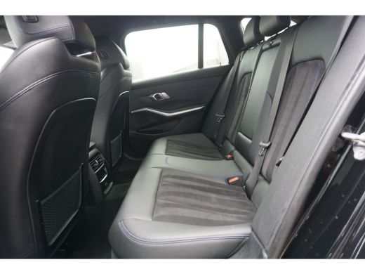 BMW 3 Serie Touring 320e LCI M-Sport Pro | ADAPTIVE LED | ACC | HEAD-UP | STOELVERW. | CAMERA | ActivLease financial lease