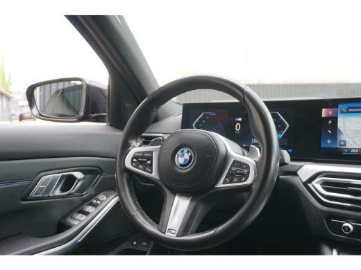 BMW 3 Serie Touring 320e LCI M-Sport Pro | ADAPTIVE LED | ACC | HEAD-UP | STOELVERW. | CAMERA | ActivLease financial lease