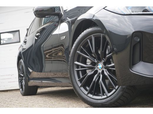 BMW 3 Serie Touring 320e LCI M-Sport Pro | ADAPTIVE LED | ACC | HEAD-UP | STOELVERW. | CAMERA | ActivLease financial lease