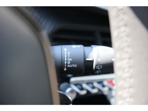 Peugeot 208 Allure | Elektrische parkeerrem | Extra getinte achterste zijruiten en achterruit | Extra getinte... ActivLease financial lease