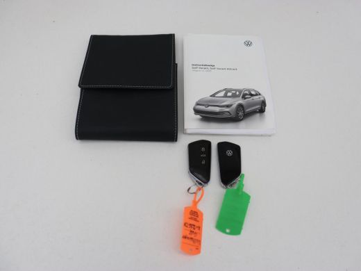 Volkswagen Golf 1.0 TSI Life | Camera | Carplay | Park Assist | Adaptive cruise | Navigatie | Sfeerverlichting | ... ActivLease financial lease