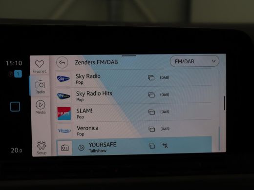 Volkswagen Golf 1.0 TSI Life | Camera | Carplay | Park Assist | Adaptive cruise | Navigatie | Sfeerverlichting | ... ActivLease financial lease