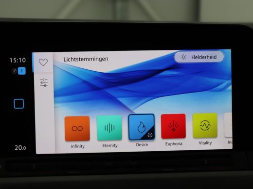 Volkswagen Golf 1.0 TSI Life | Camera | Carplay | Park Assist | Adaptive cruise | Navigatie | Sfeerverlichting | ... ActivLease financial lease