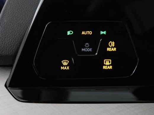 Volkswagen Golf 1.0 TSI Life | Camera | Carplay | Park Assist | Adaptive cruise | Navigatie | Sfeerverlichting | ... ActivLease financial lease
