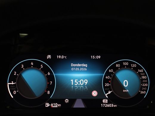 Volkswagen Golf 1.0 TSI Life | Camera | Carplay | Park Assist | Adaptive cruise | Navigatie | Sfeerverlichting | ... ActivLease financial lease