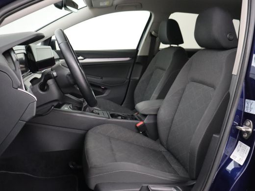 Volkswagen Golf 1.0 TSI Life | Camera | Carplay | Park Assist | Adaptive cruise | Navigatie | Sfeerverlichting | ... ActivLease financial lease