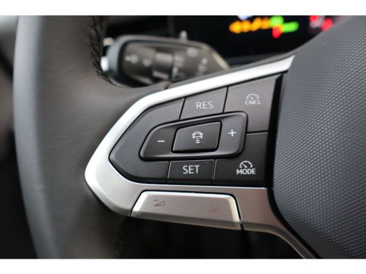 Volkswagen T-Roc Life First Edition | 'App-Connect' draadloze smartphone integratie | Automatische afstandsregelin... ActivLease financial lease