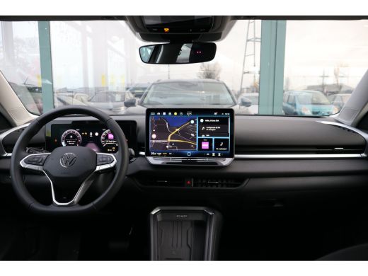 Volkswagen T-Roc Life First Edition | 'App-Connect' draadloze smartphone integratie | Automatische afstandsregelin... ActivLease financial lease