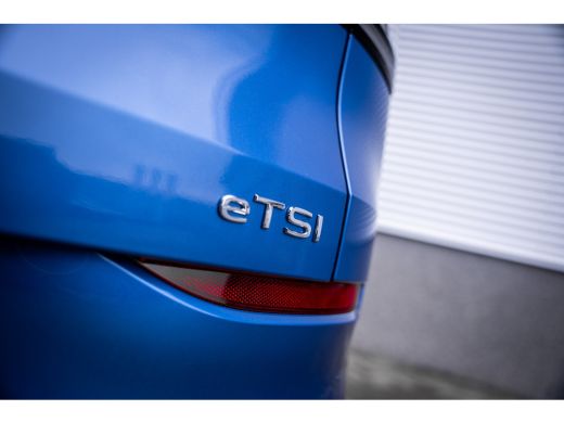 Volkswagen T-Roc Life First Edition | 'App-Connect' draadloze smartphone integratie | Automatische afstandsregelin... ActivLease financial lease