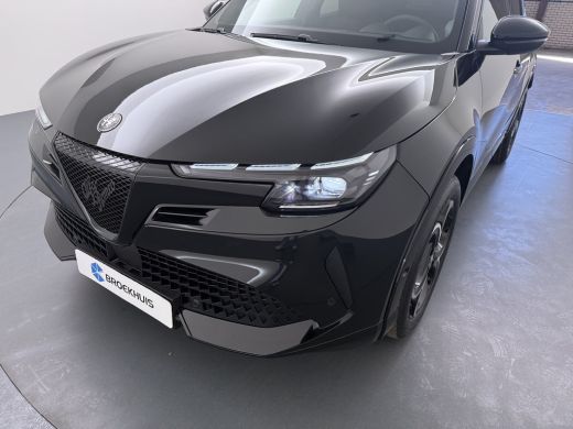 Alfa Romeo Junior Ibrida Ti | 18" lichtmetalen velgen - Fori | Elektrisch bediend panoramisch schuifdak | Techno Pack ActivLease financial lease