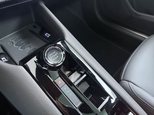 Alfa Romeo Junior Ibrida Ti | 18" lichtmetalen velgen - Fori | Elektrisch bediend panoramisch schuifdak | Techno Pack ActivLease financial lease
