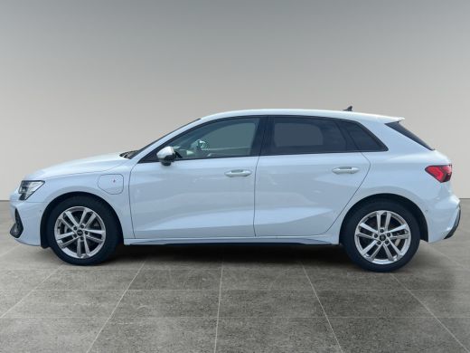 Audi A3 Sportback 40 204pk TFSI e S Line Parkeersensoren voor en achter | Achteruitrijcamera | MMI Naviga... ActivLease financial lease