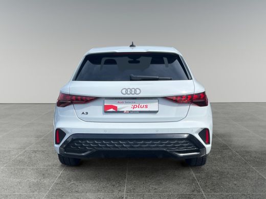 Audi A3 Sportback 40 204pk TFSI e S Line Parkeersensoren voor en achter | Achteruitrijcamera | MMI Naviga... ActivLease financial lease