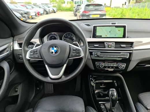BMW X1 sDrive20i High Executive | BTW | Elektrische stoel | Camera | LED verlichting | trekhaak | panora... ActivLease financial lease