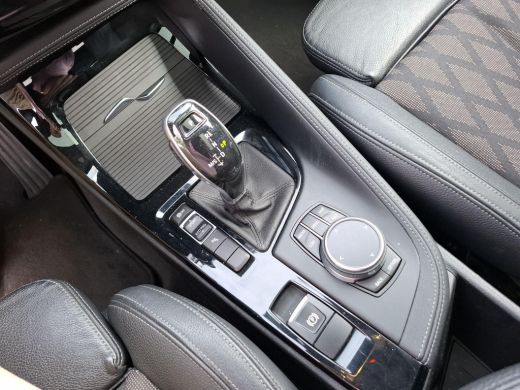 BMW X1 sDrive20i High Executive | BTW | Elektrische stoel | Camera | LED verlichting | trekhaak | panora... ActivLease financial lease