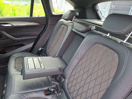 BMW X1 sDrive20i High Executive | BTW | Elektrische stoel | Camera | LED verlichting | trekhaak | panora... ActivLease financial lease