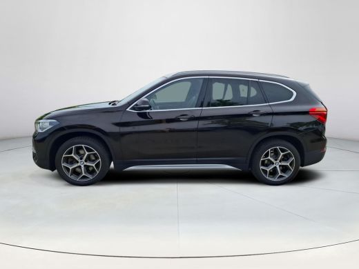 BMW X1 sDrive20i High Executive | BTW | Elektrische stoel | Camera | LED verlichting | trekhaak | panora... ActivLease financial lease