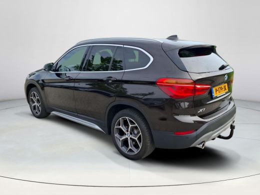 BMW X1 sDrive20i High Executive | BTW | Elektrische stoel | Camera | LED verlichting | trekhaak | panora... ActivLease financial lease