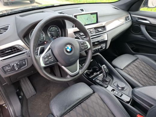 BMW X1 sDrive20i High Executive | BTW | Elektrische stoel | Camera | LED verlichting | trekhaak | panora... ActivLease financial lease