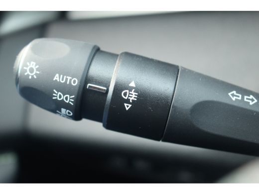 Peugeot e-308 GT Avantage EV 54 kWh | Massage | Memory | Matrix | ACC | 360 Cam | Stoel & stuur verw. | Keyless... ActivLease financial lease
