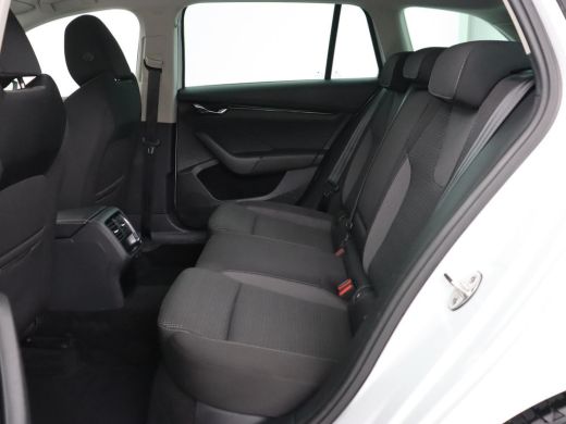 Skoda Octavia 1.0 TSI Business Edition | Stoelverwarming | Trekhaak | Camera | Carplay | Navigatie | 17'' | Cru... ActivLease financial lease