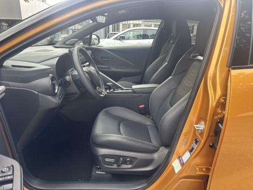 Toyota C-HR 2.0 Plug-in Hybrid 220 Premi&egrave;re Edition | 06-101410108 Voor meer informatie ActivLease financial lease