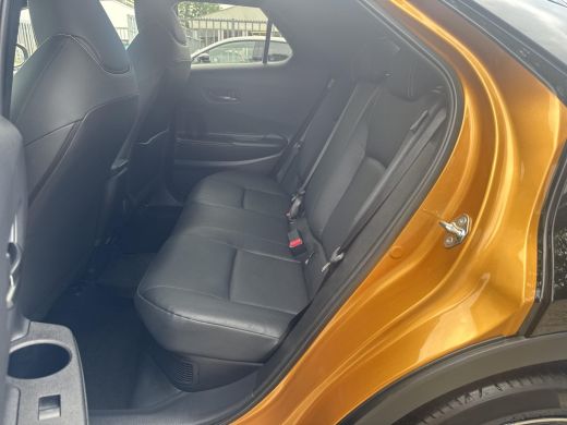 Toyota C-HR 2.0 Plug-in Hybrid 220 Premi&egrave;re Edition | 06-101410108 Voor meer informatie ActivLease financial lease