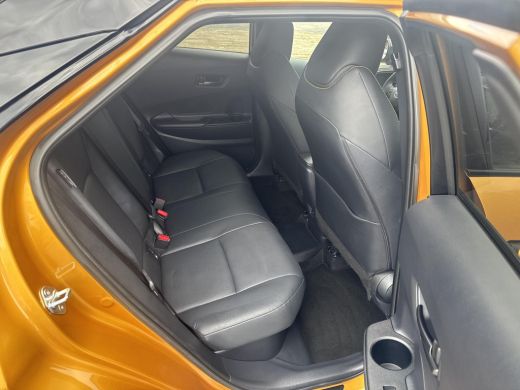 Toyota C-HR 2.0 Plug-in Hybrid 220 Premi&egrave;re Edition | 06-101410108 Voor meer informatie ActivLease financial lease