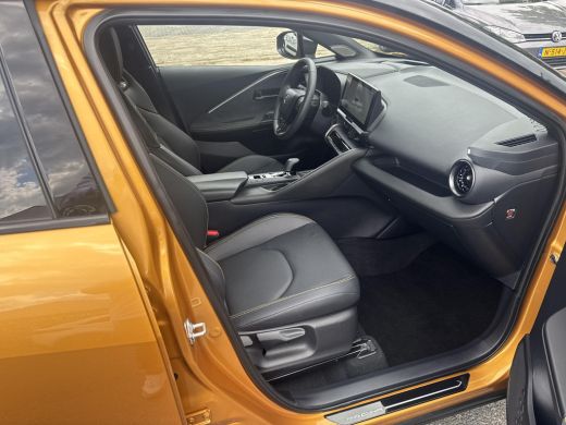 Toyota C-HR 2.0 Plug-in Hybrid 220 Premi&egrave;re Edition | 06-101410108 Voor meer informatie ActivLease financial lease