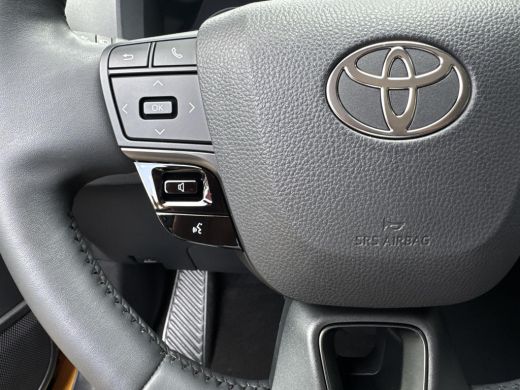 Toyota C-HR 2.0 Plug-in Hybrid 220 Premi&egrave;re Edition | 06-101410108 Voor meer informatie ActivLease financial lease
