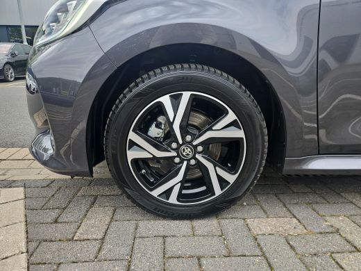 Toyota Yaris 1.5 Hybrid 115 Dynamic Limited (Parkeersensoren voor en achter) ActivLease financial lease