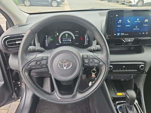 Toyota Yaris 1.5 Hybrid 115 Dynamic Limited (Parkeersensoren voor en achter) ActivLease financial lease
